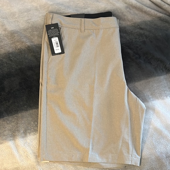 Lee air flow shorts- 46 - Picture 2 of 4